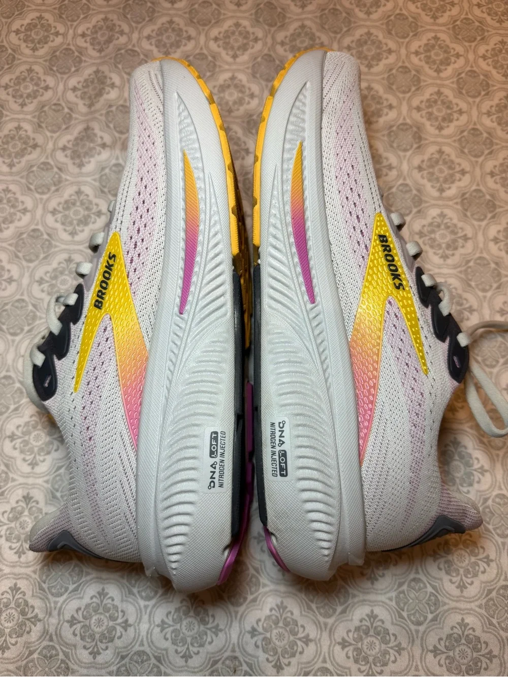 Brooks Ghost 17 Running Shoe - Women's 1204312A070 Narrow(2A) Size 9
